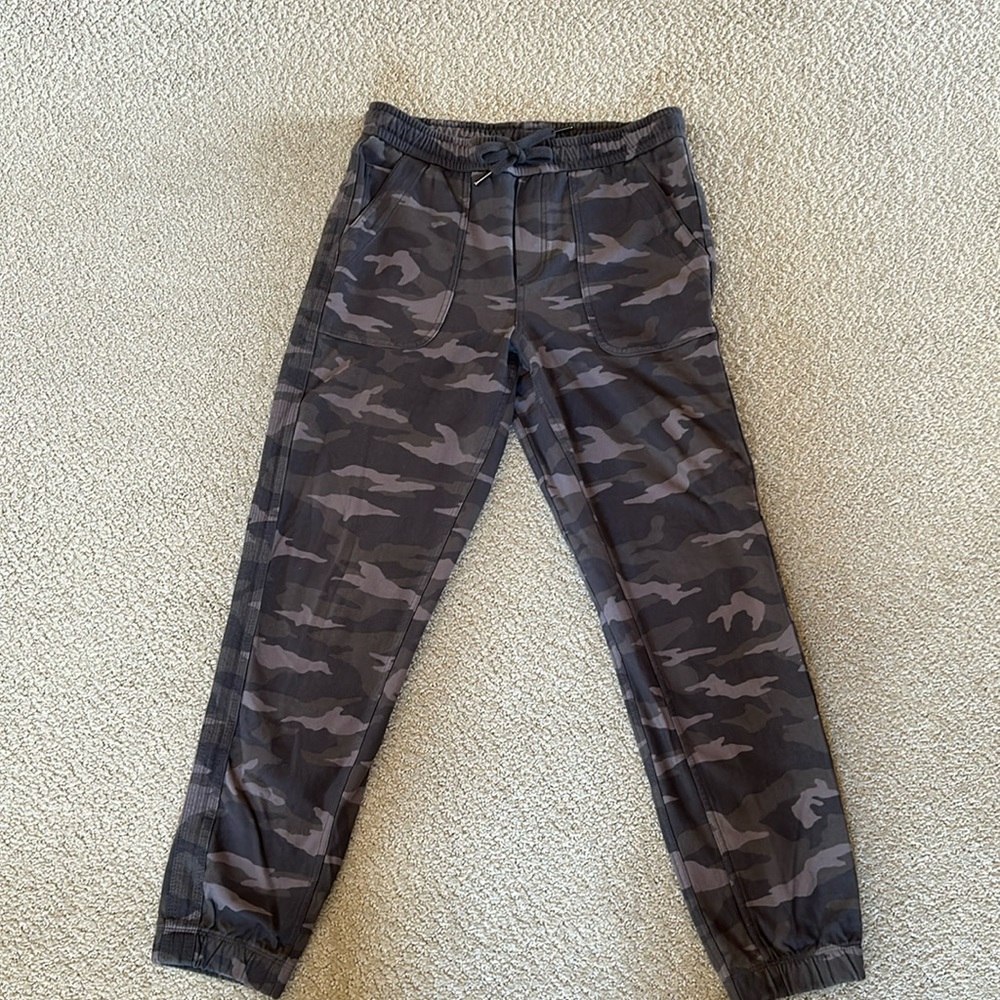 Athleta camo Farallon joggers
